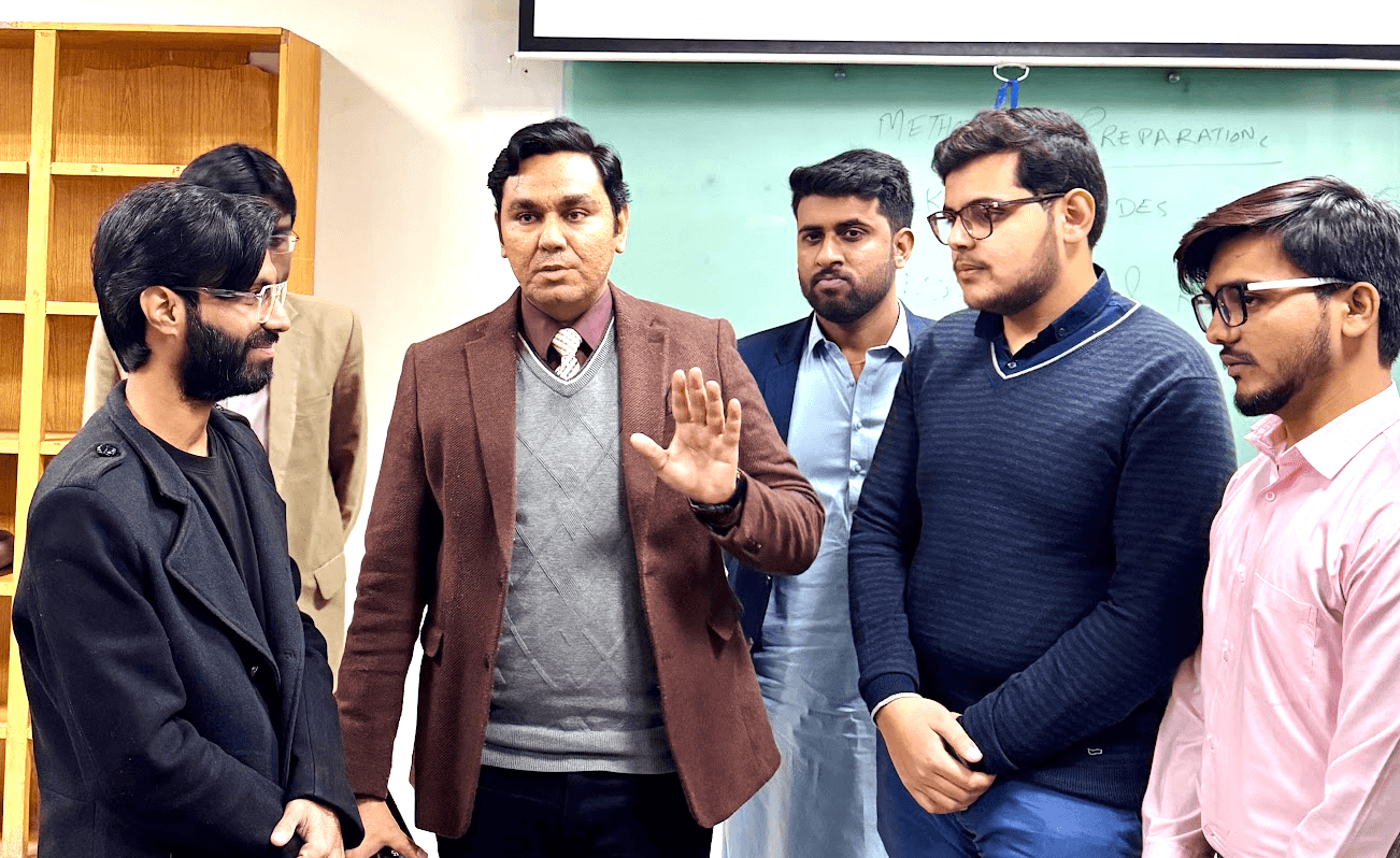 Healthcare students and professionals collaborating